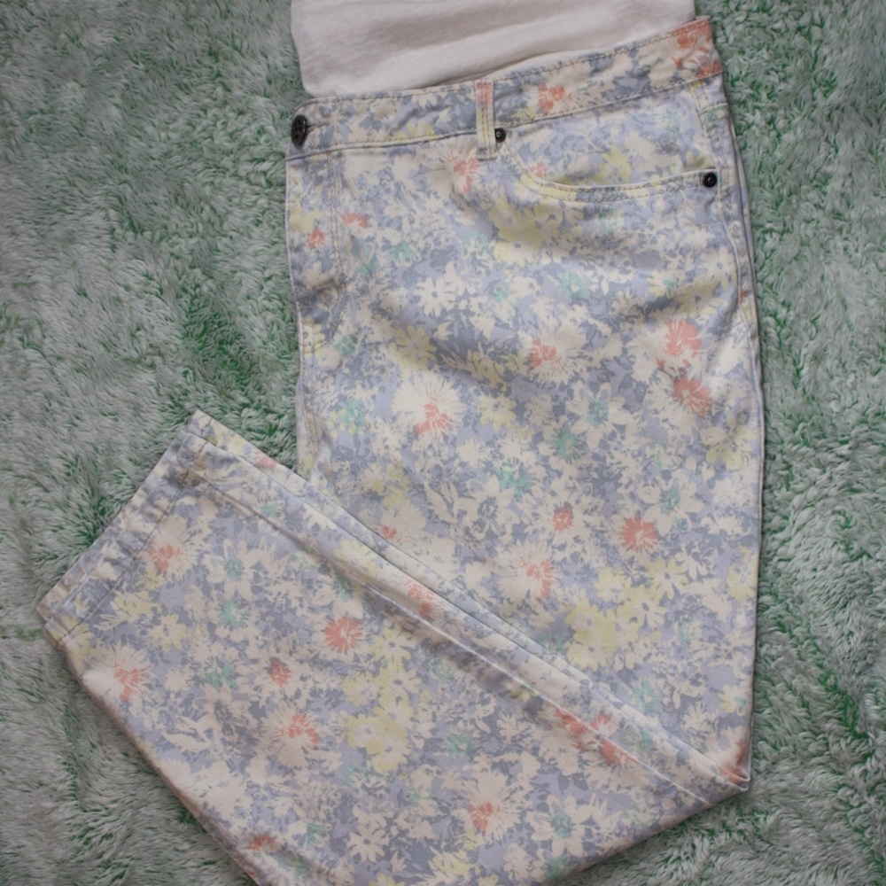 Roz & Ali Floral Ankle Jeans - Multicolor - Picture 2 of 6